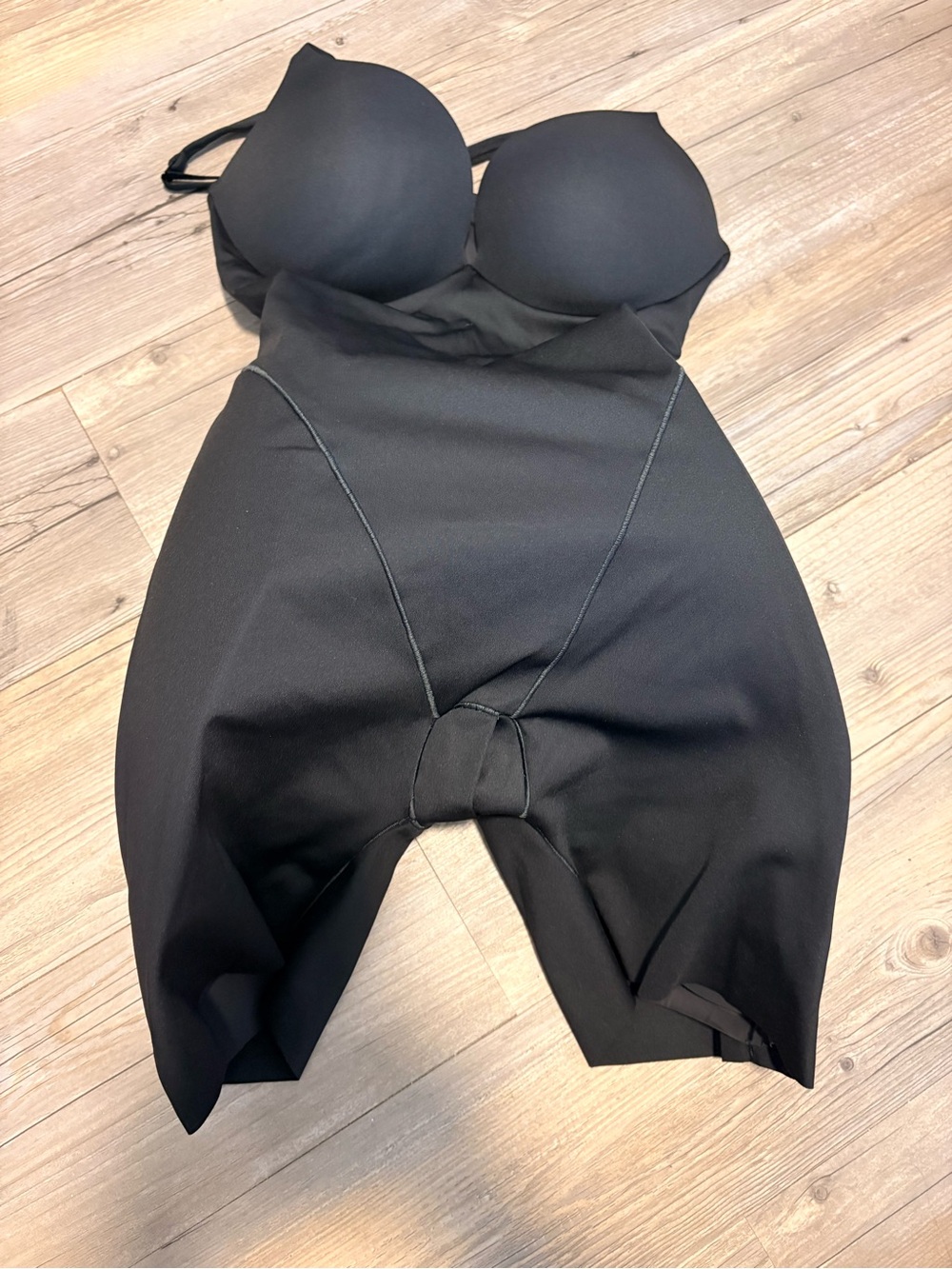 SKIMS Kim Kardashian Ultimate Body mid thigh bodysuit medium new with tags